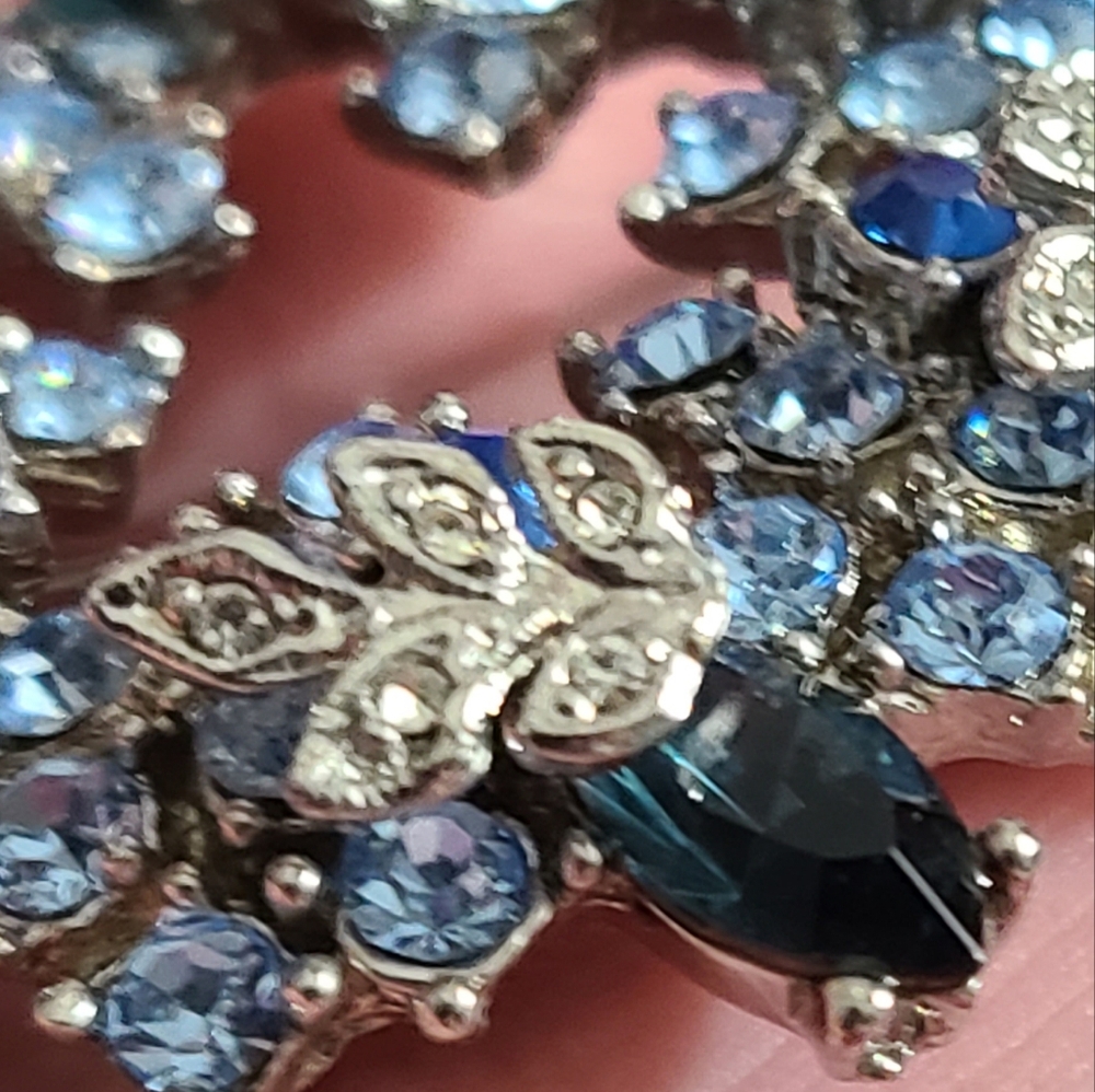 Vintage Blue Silver Rhinestone 3D Wreath Round Brooch Leafs Estate Vtg Euc - Picture 8 of 9